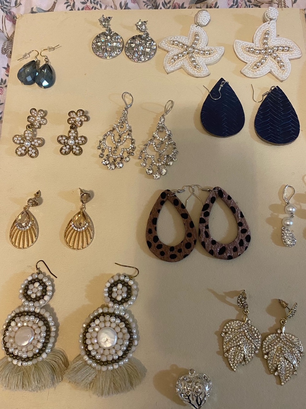 Assorted Women's Fashion Earrings. 11 Pairs. 1 Heart Pendant.